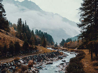 爱一番两步走：先抓前提有没有说，再把镜头选择写明（读完更顺）